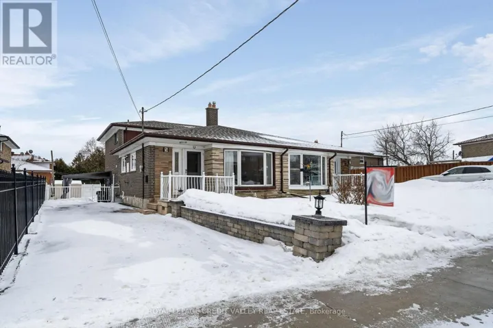 5 FAULKNER CRESCENT, Toronto (Humbermede), Ontario M9M2B9