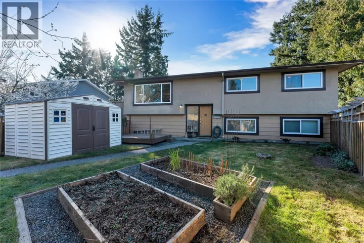 1 2011 Courser Dr, Sidney, British Columbia V8L2N5