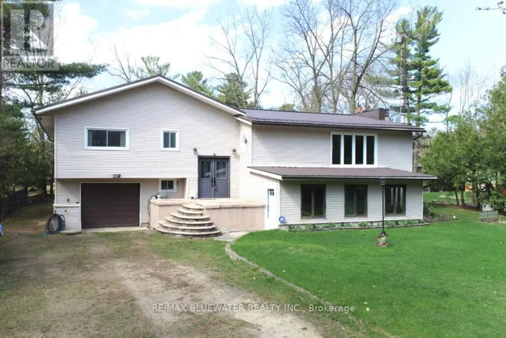 6386 VICTORIA AVENUE, Lambton Shores, Ontario N0N1J2
