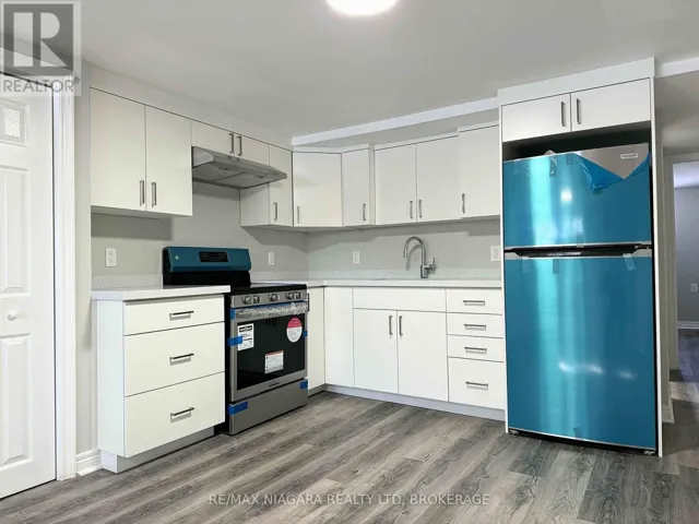 7 EAST HAMPTON ROAD, St. Catharines (Glendale/Glenridge), Ontario L2T3C9