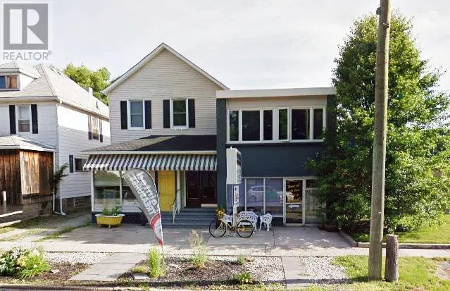 MAIN FLOOR - 302 DAVIS STREET, Sarnia, Ontario N7T1B7