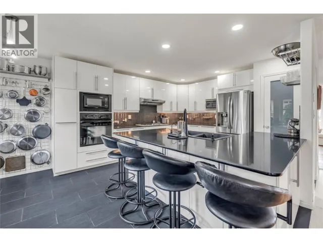 444 Ridge Place, Penticton, British Columbia V2A8N7