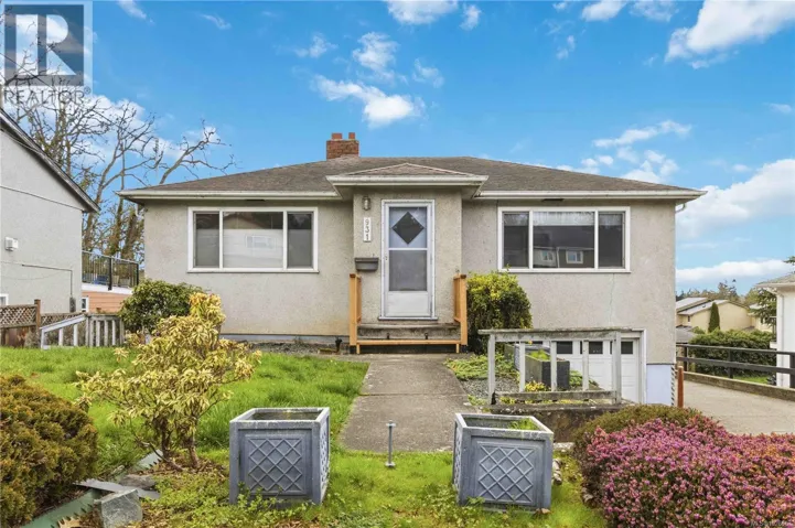 931 McKenzie Ave, Saanich, British Columbia V8X3G6