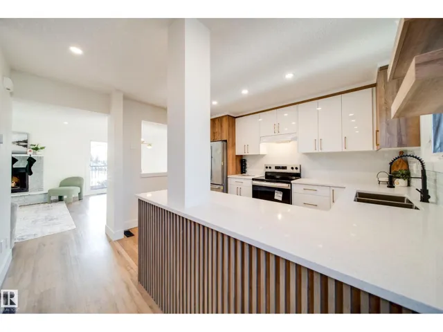 5394 38A AV NW, Edmonton, Alberta T6L2H4