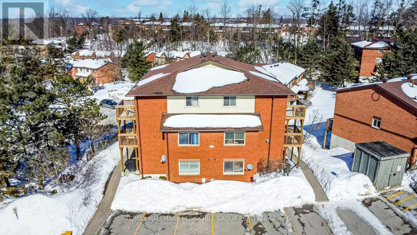 8 - 22 MEADOW LANE, Barrie (Ardagh), Ontario L4N7K2