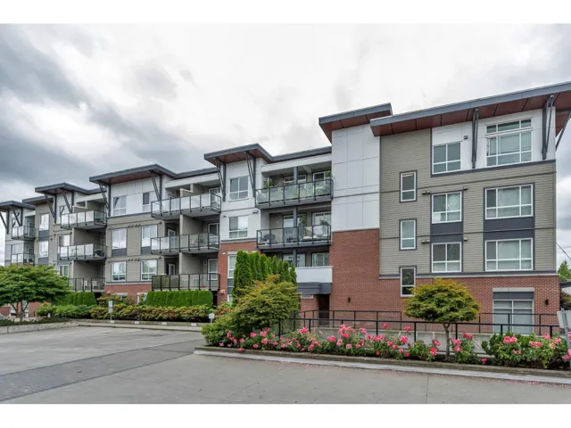 404 19567 64 AVENUE, Surrey, British Columbia V3S7H8