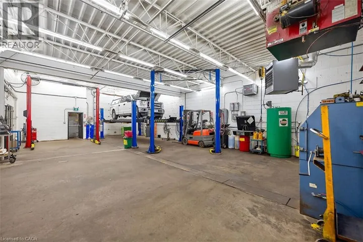 100 STAPLETON Avenue, Hamilton, Ontario L8H3N8