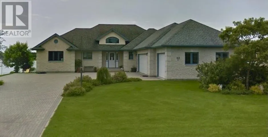 92 Edgewater DR, Dryden, Ontario P8N3K2