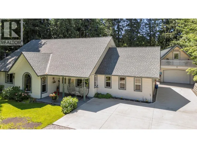 1047 Wharf Road, Scotch Creek, British Columbia V0E1M5