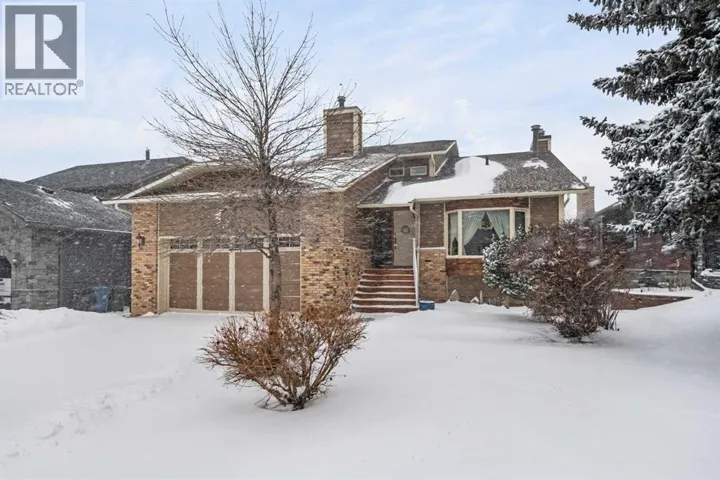 124 Strathbury Circle SW, Calgary, Alberta T3H1P9