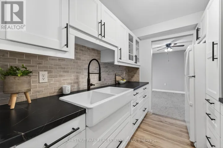 208 - 1 QUAIL CRESCENT, Barrie (Ardagh), Ontario L4N6W9