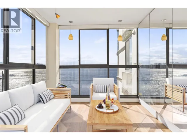 203 2090 ARGYLE AVENUE, West Vancouver, British Columbia V7V4R4