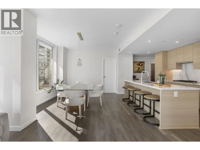 302 305 MORRISSEY ROAD, Port Moody, British Columbia V3H0M3