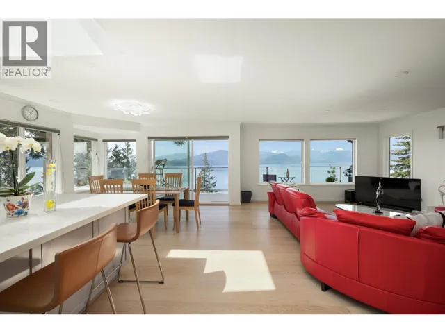 250 KELVIN GROVE WAY, Lions Bay, British Columbia V0N2E0