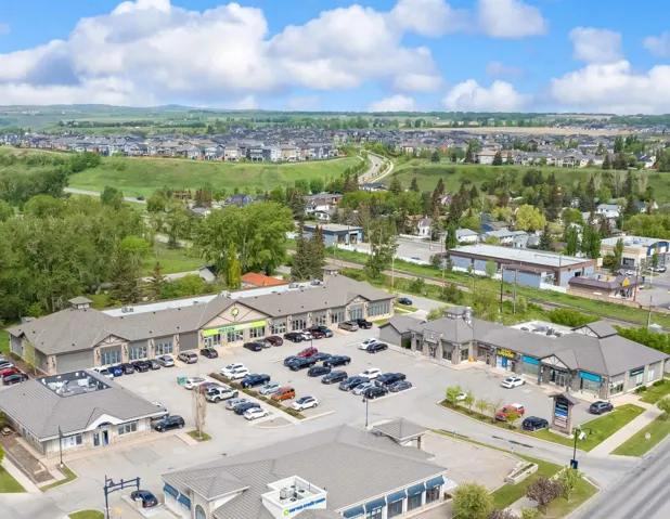 71 Riverside Dr, Okotoks, Alberta T1S1M3