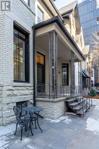 MAIN FLOOR - 56 STEWART STREET, Toronto (Waterfront Communities), Ontario M5V1H6