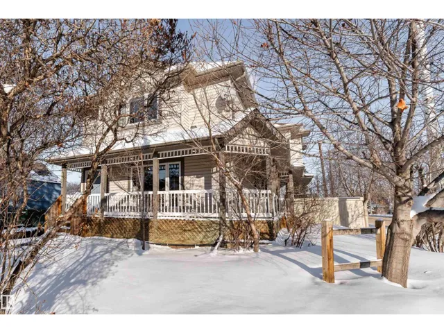 10904 72 AV NW, Edmonton, Alberta T6G0A9