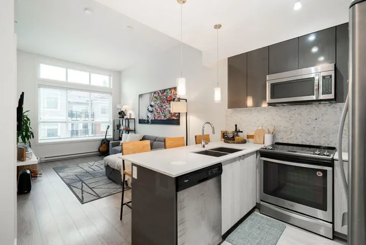 409 6468 195A STREET, Surrey, British Columbia V4N6R6