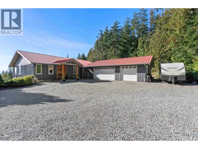 2440 SUNSHINE COAST HIGHWAY, Roberts Creek, British Columbia V0N2W5