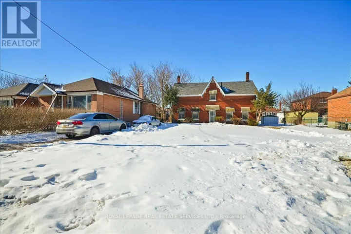 8 ARNOLD AVENUE, Toronto (Rockcliffe-Smythe), Ontario M6N4M9