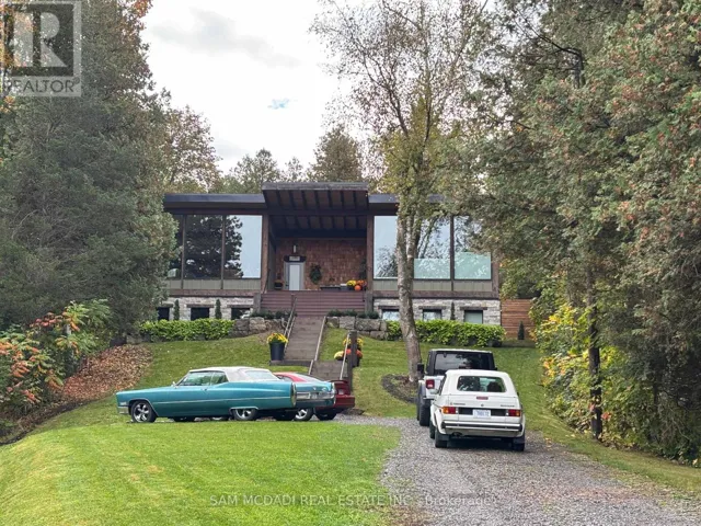 2084 GRAND BOULEVARD, Burlington, Ontario L7P0N1