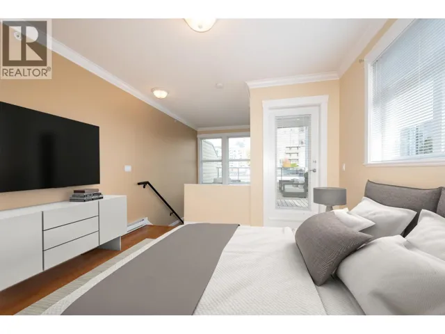 304 152 E 12TH STREET, North Vancouver, British Columbia V7L2J4