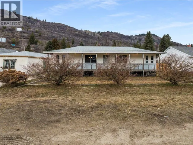 740 10TH Avenue, Montrose, British Columbia V0G1P0
