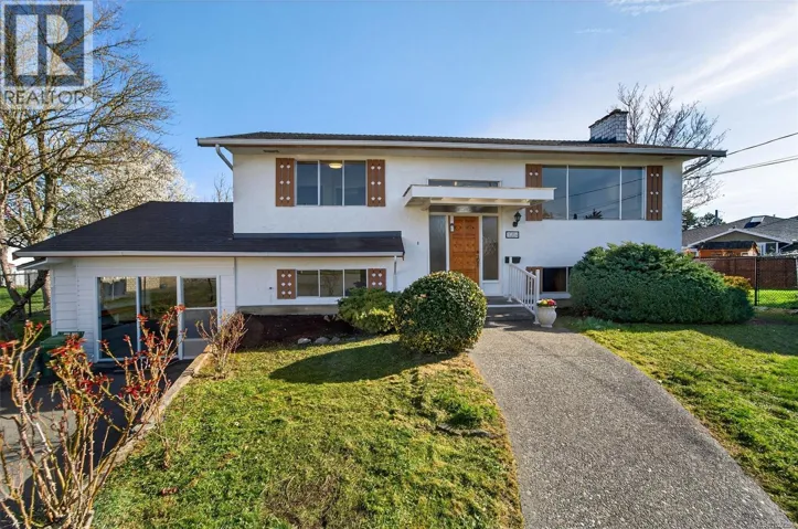 10304 Pollard Pl, Sidney, British Columbia V8L2M4