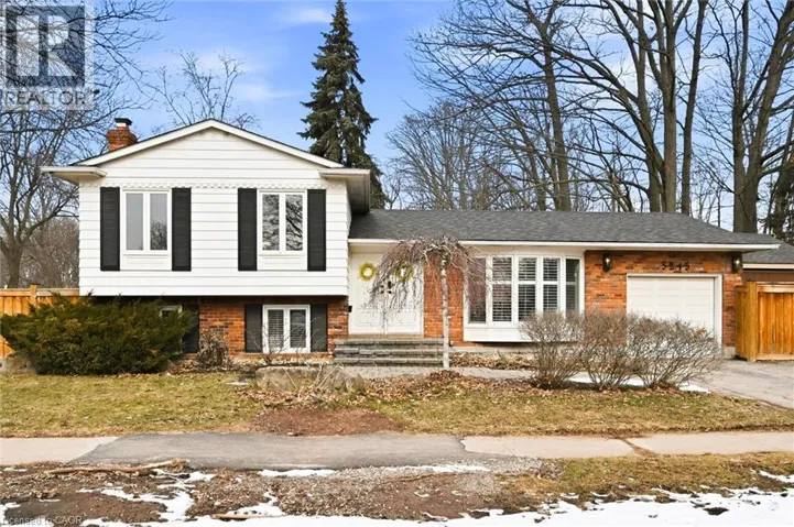 5245 BROMLEY Road, Burlington, Ontario L7L3G1