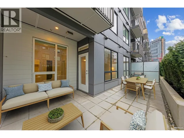 102 645 COMO LAKE AVENUE, Coquitlam, British Columbia V3J0N9