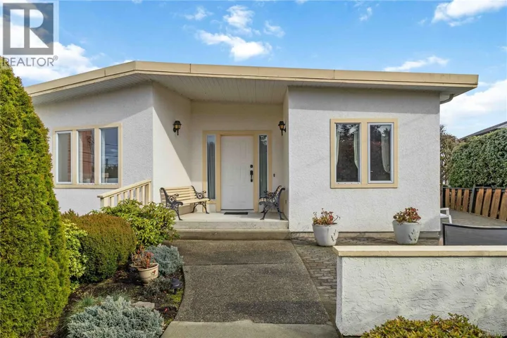 8503 Lochside Dr, North Saanich, British Columbia V8L1M5