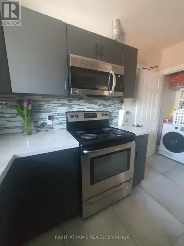 3 - 165 BERRY ROAD, Toronto (Stonegate-Queensway), Ontario M8Y1W4