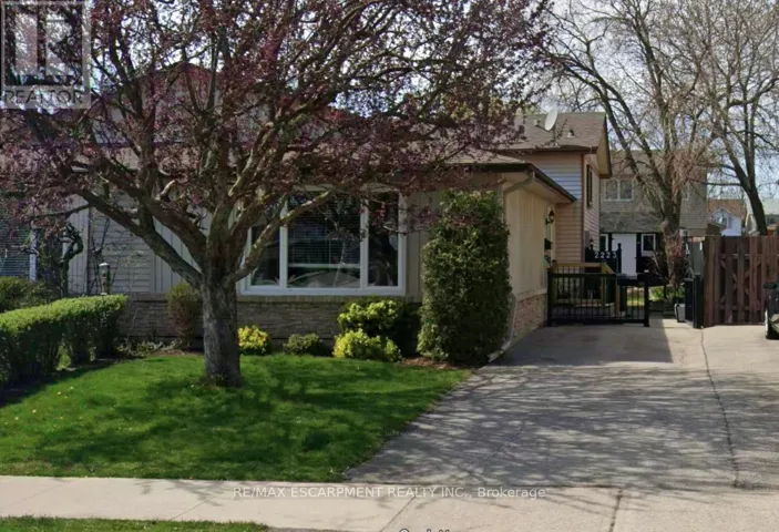2223 MANCHESTER DRIVE, Burlington (Brant Hills), Ontario L7P3W3