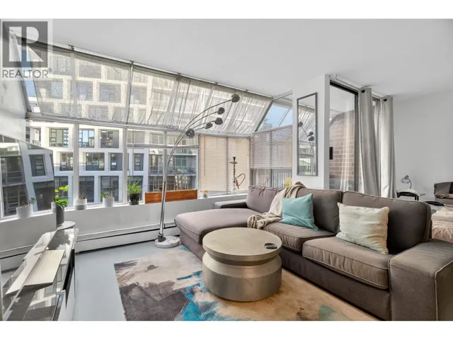 902 950 DRAKE STREET, Vancouver, British Columbia V6Z2B9