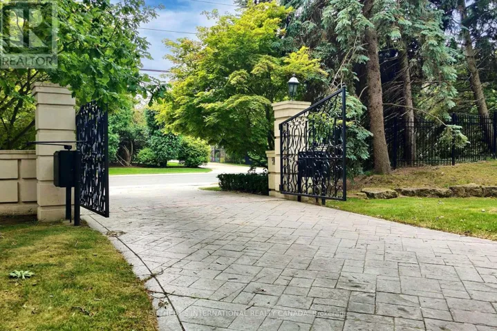 COACH HOUSE - 52 POST ROAD, Toronto (Bridle Path-Sunnybrook-York Mills), Ontario M3B1H8