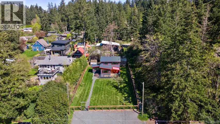 1304 Midden Rd, Comox, British Columbia V9M2R6