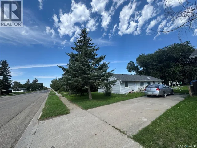 421 McKenzie STREET, Outlook, Saskatchewan S0L2N0