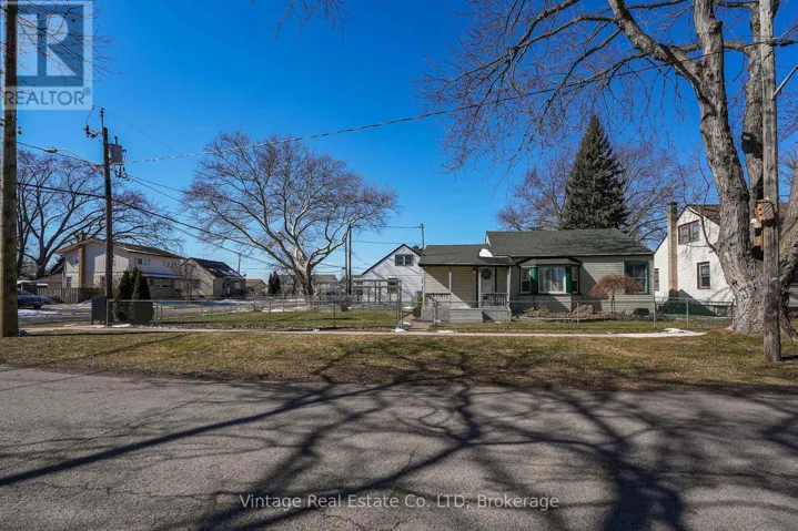 19 LONGFELLOW AVENUE, St. Catharines (Haig), Ontario L2R6N6