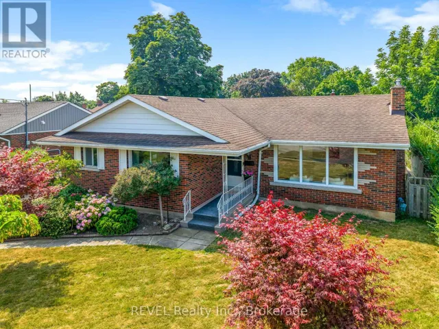 18 BROADMORE AVENUE, St. Catharines (Carlton/Bunting), Ontario L2M6A5