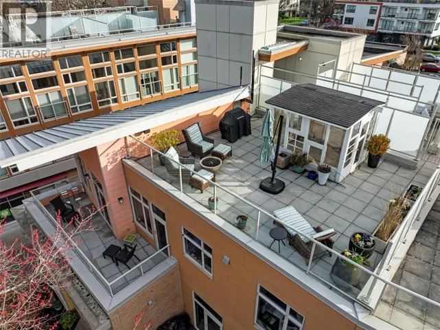 304 1035 Sutlej St, Victoria, British Columbia V8V2V9