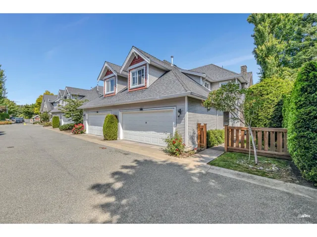 9 19977 71 AVENUE, Langley, British Columbia V2Y2Z4