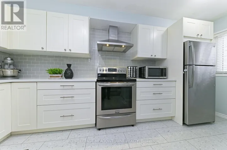 74 - 80 LYNDEN CIRCLE, Halton Hills (Georgetown), Ontario L7G4Y8