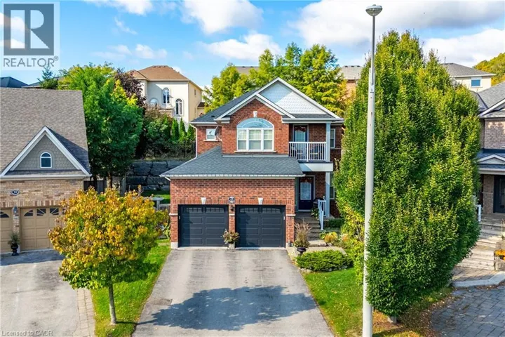 43 WOODLAWN Court, Dundas, Ontario L9H7S2