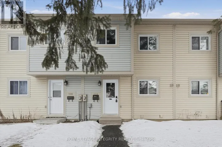 5 - 228 MILLROAD WAY, Ottawa, Ontario K1E2C9