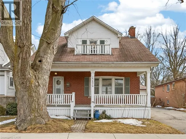 2296 NEW Street, Burlington, Ontario L7R1J3