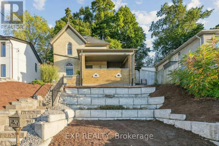 132 QUEEN STREET W, Cambridge, Ontario N3C1G3