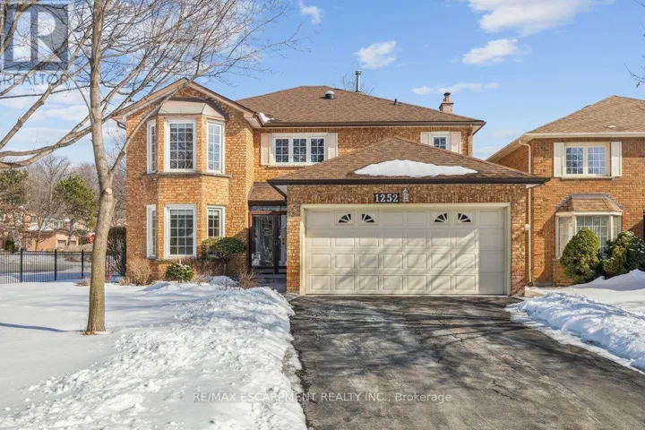 1252 SWEETBIRCH COURT, Mississauga (Creditview), Ontario L5C3R3