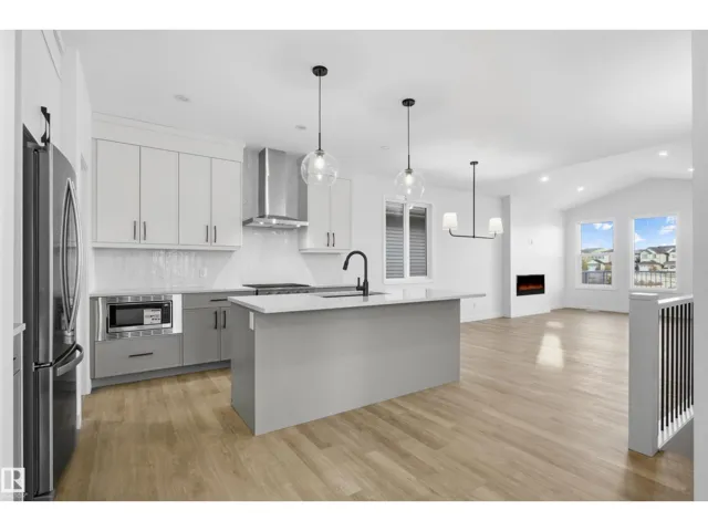 3704 CROSS LANDING LD SW, Edmonton, Alberta T6W4M8