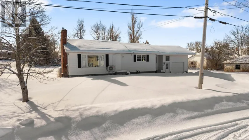 8 Smith Avenue, Springhill, Nova Scotia B0M1X0