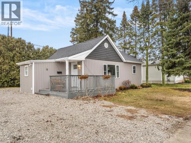 13 MARTIN, Leamington, Ontario N8H2R5